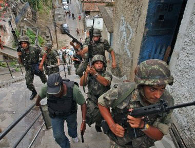 Βραζιλία: Στην μάχη κατά της εγκληματικότητας ο Στρατός στο Ρίο (φωτό)